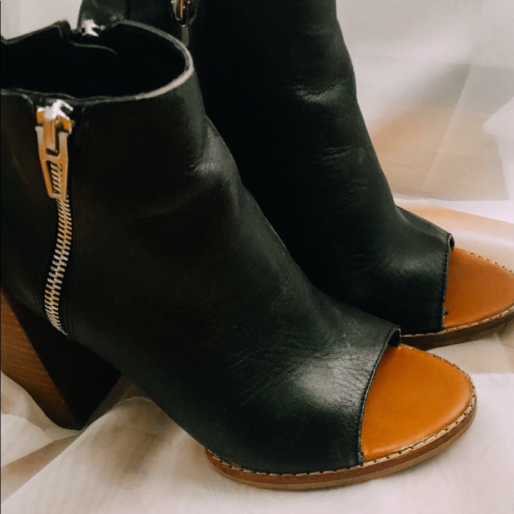 DOLCE VITA Chunky Heel Open-Toe Booties!